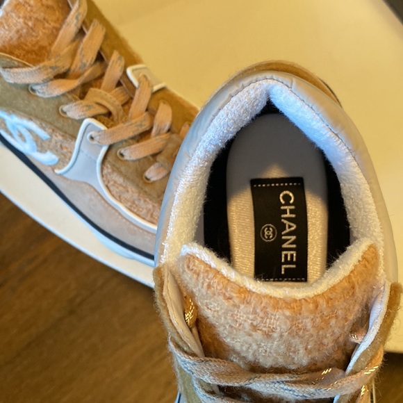CHANEL SNEAKERS BEIGE Size: 8.5 LIMITED EDITION SOLD OUT - Picture 3 of 5